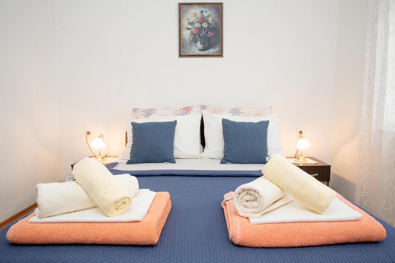 Apartmani Silvana&Vera セニ エクステリア 写真