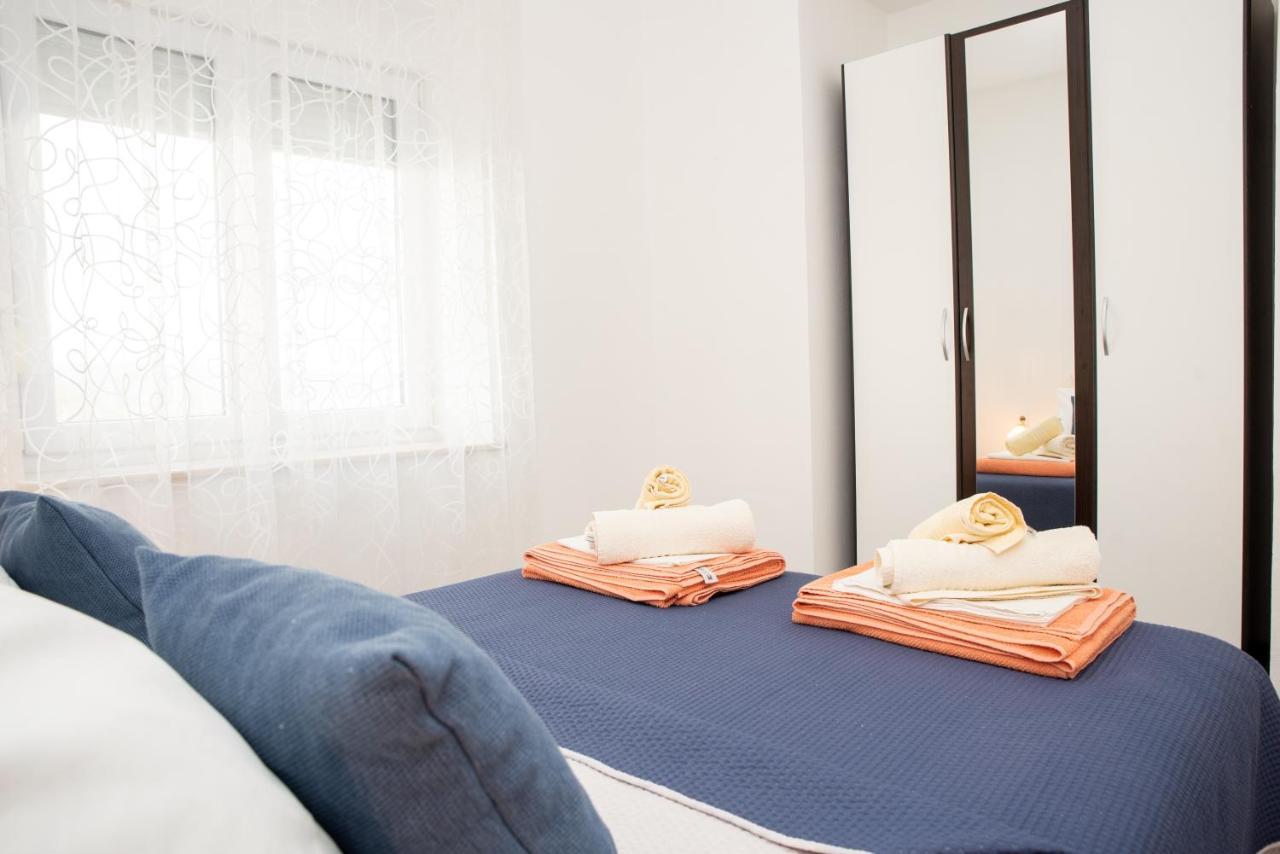 Apartmani Silvana&Vera セニ エクステリア 写真