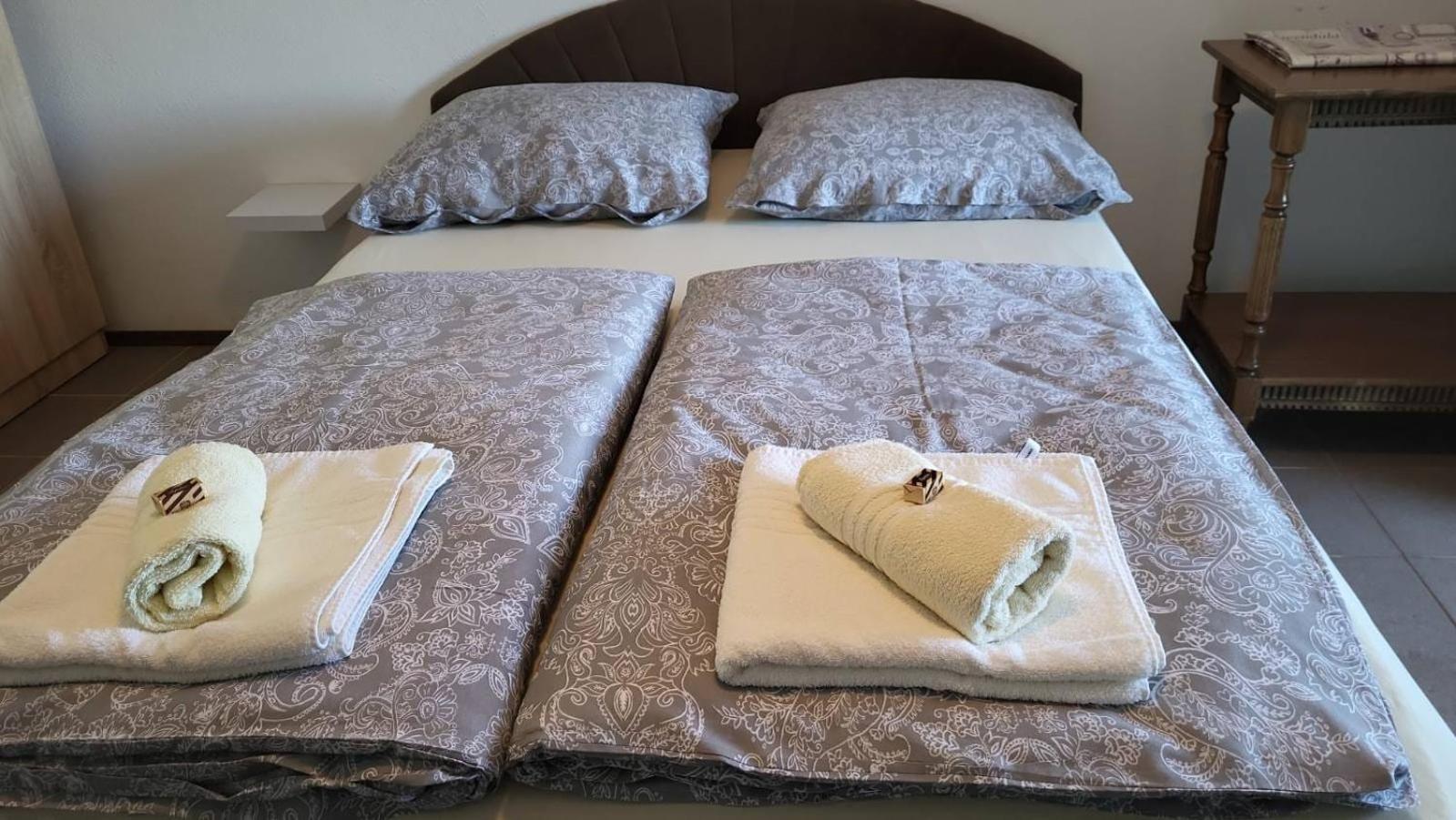Apartmani Silvana&Vera セニ エクステリア 写真